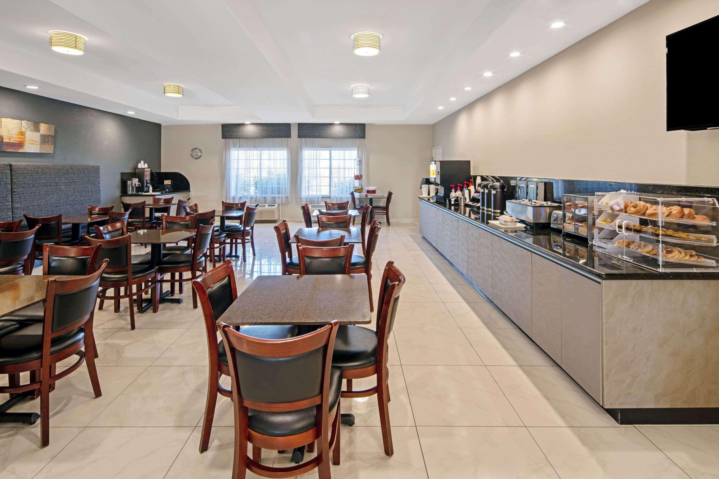 Hotel La Quinta & By Wyndham Outlet Mall 3*