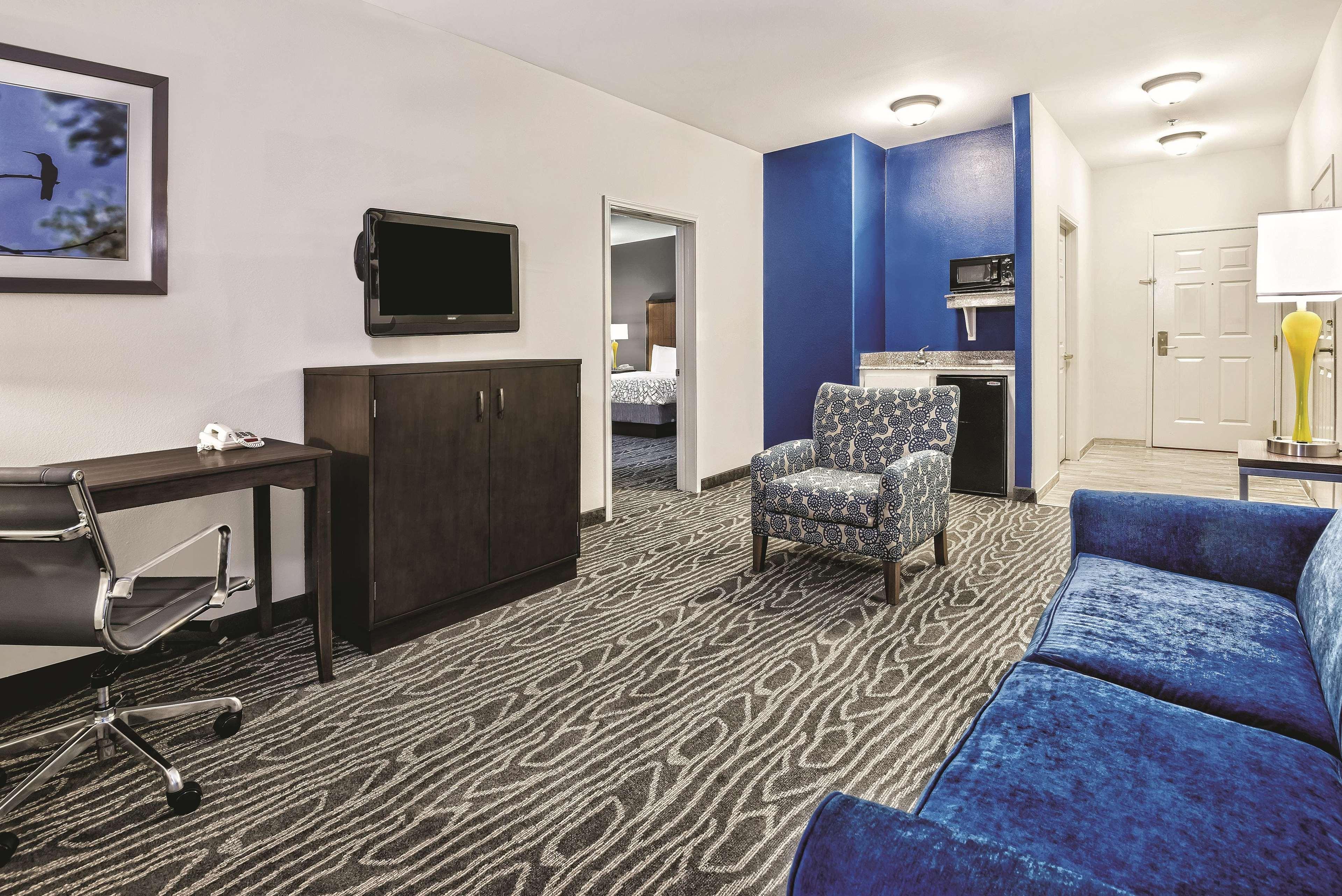 La Quinta & By Wyndham Outlet Mall Mercedes