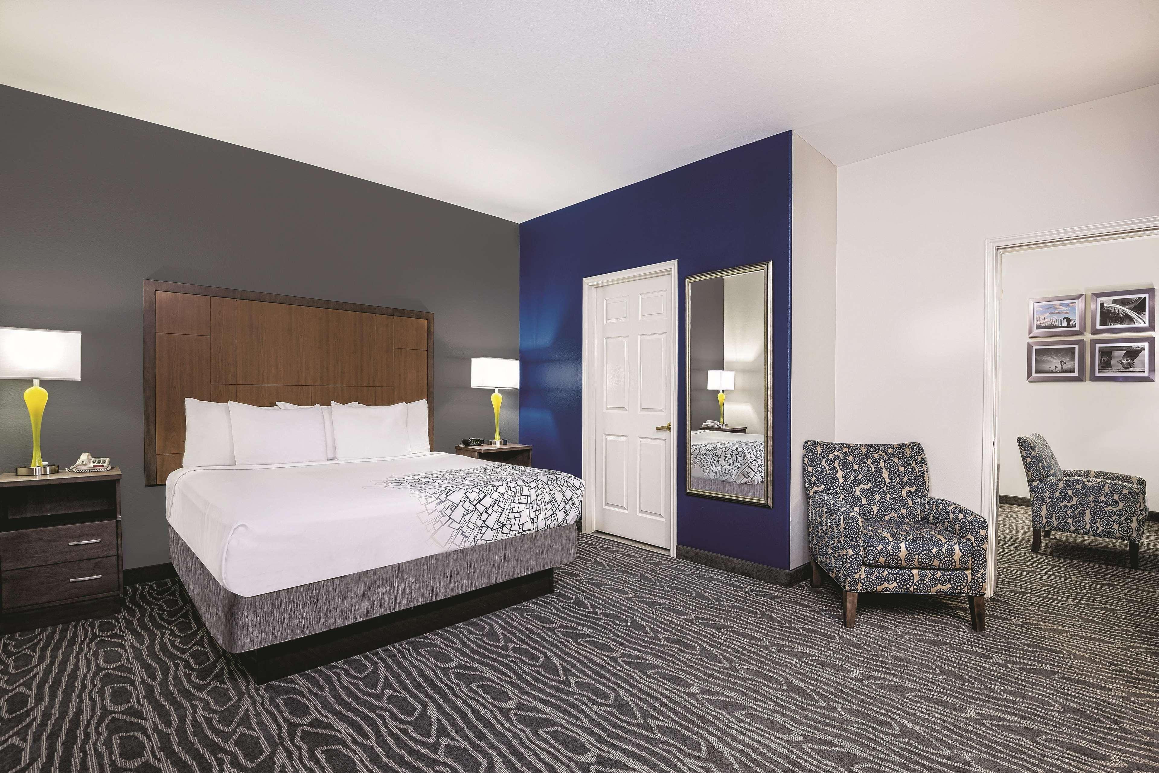 Hotel La Quinta & By Wyndham Outlet Mall 3*