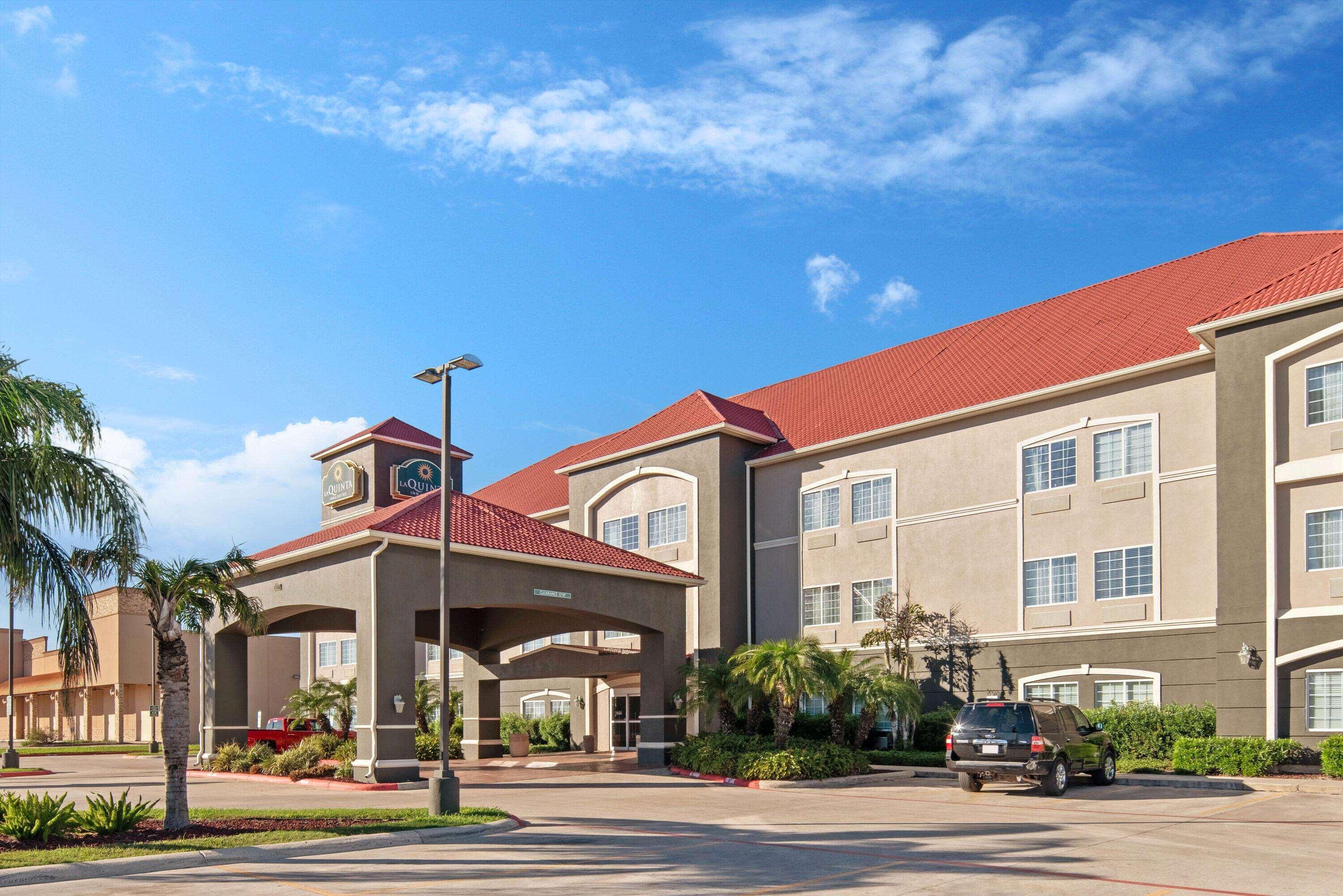 La Quinta & By Wyndham Outlet Mall