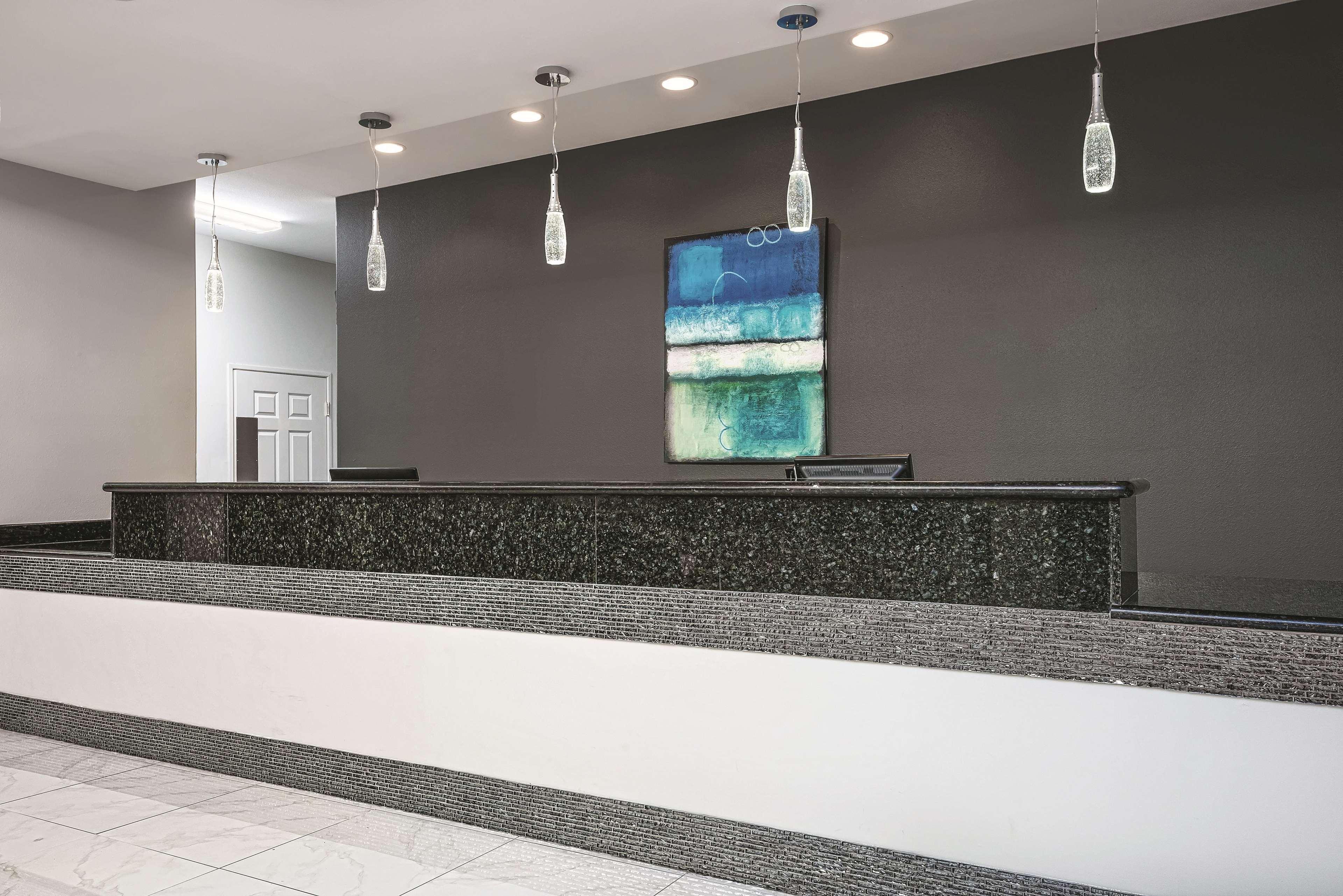 Hotel La Quinta & By Wyndham Outlet Mall 3*