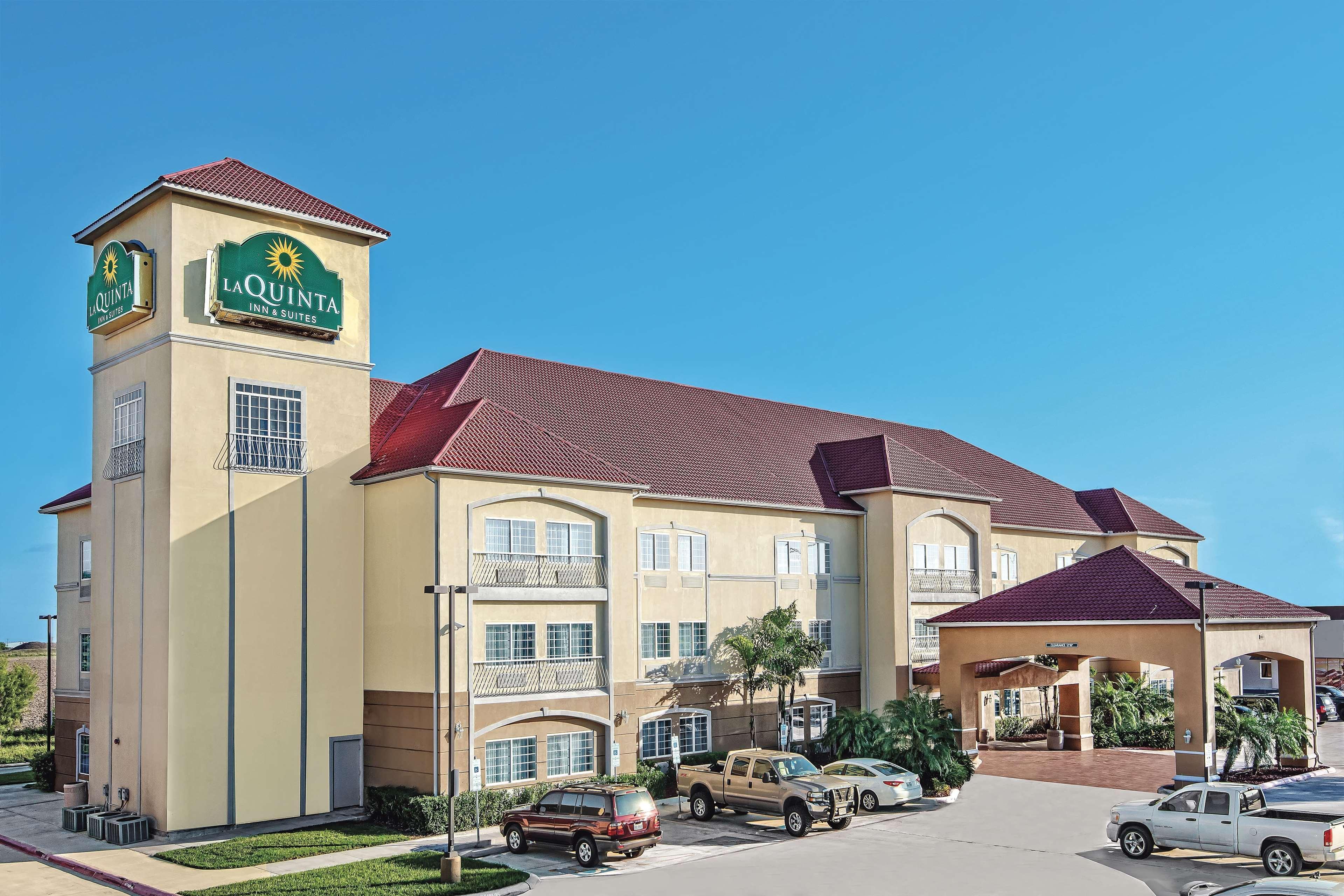 La Quinta & By Wyndham Outlet Mall Mercedes