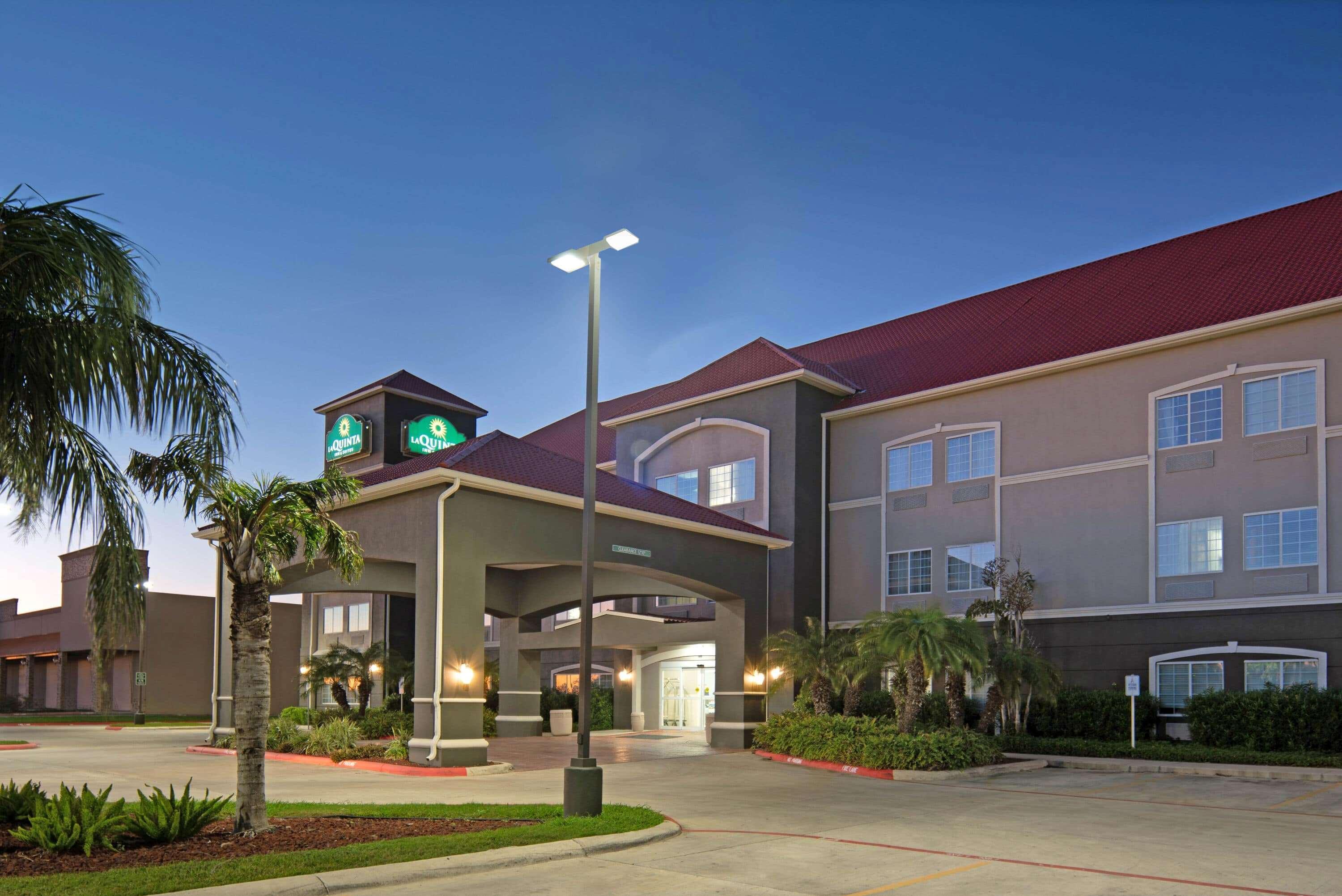 Hotel La Quinta & By Wyndham Outlet Mall 3*