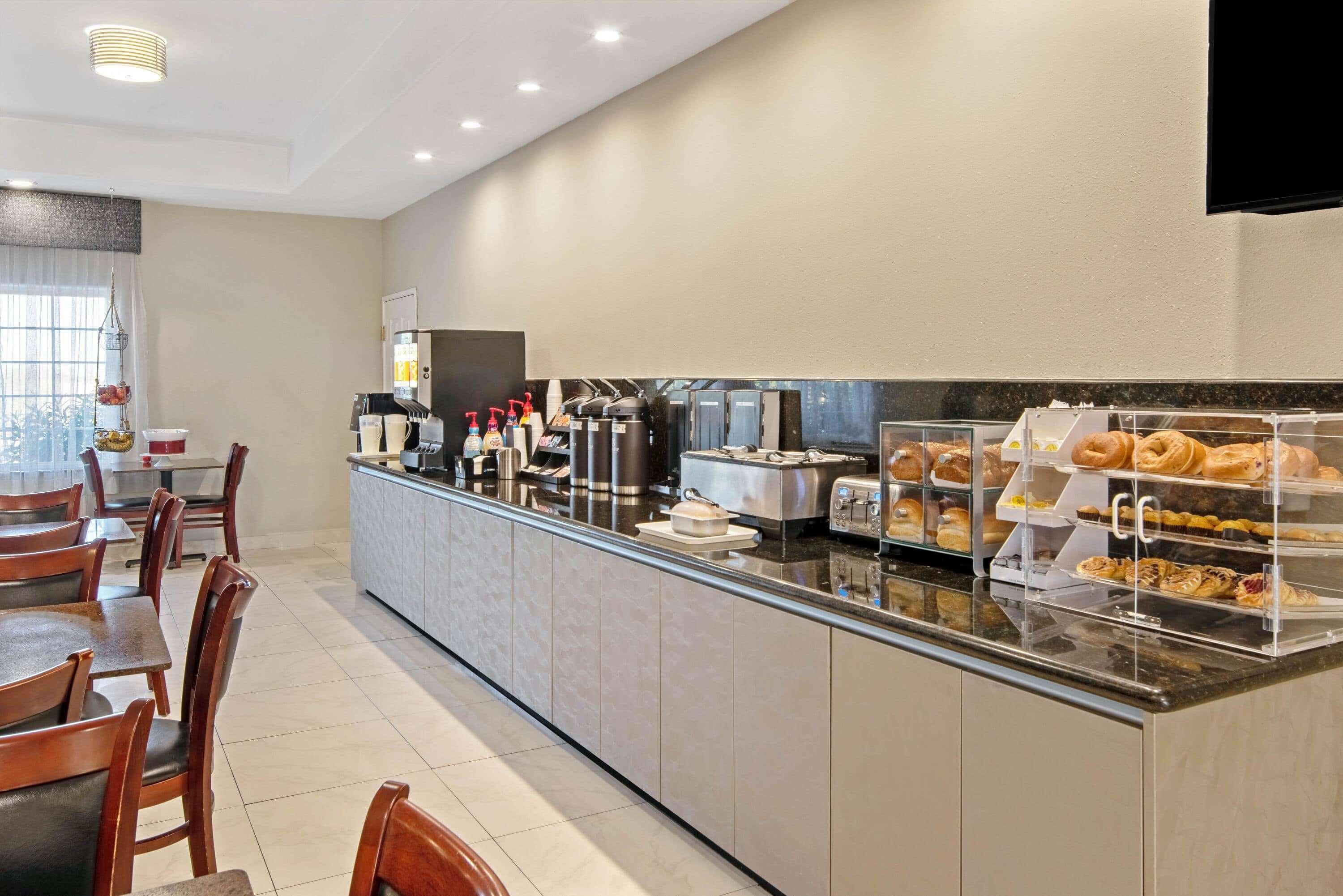 Hotel La Quinta & By Wyndham Outlet Mall 3*