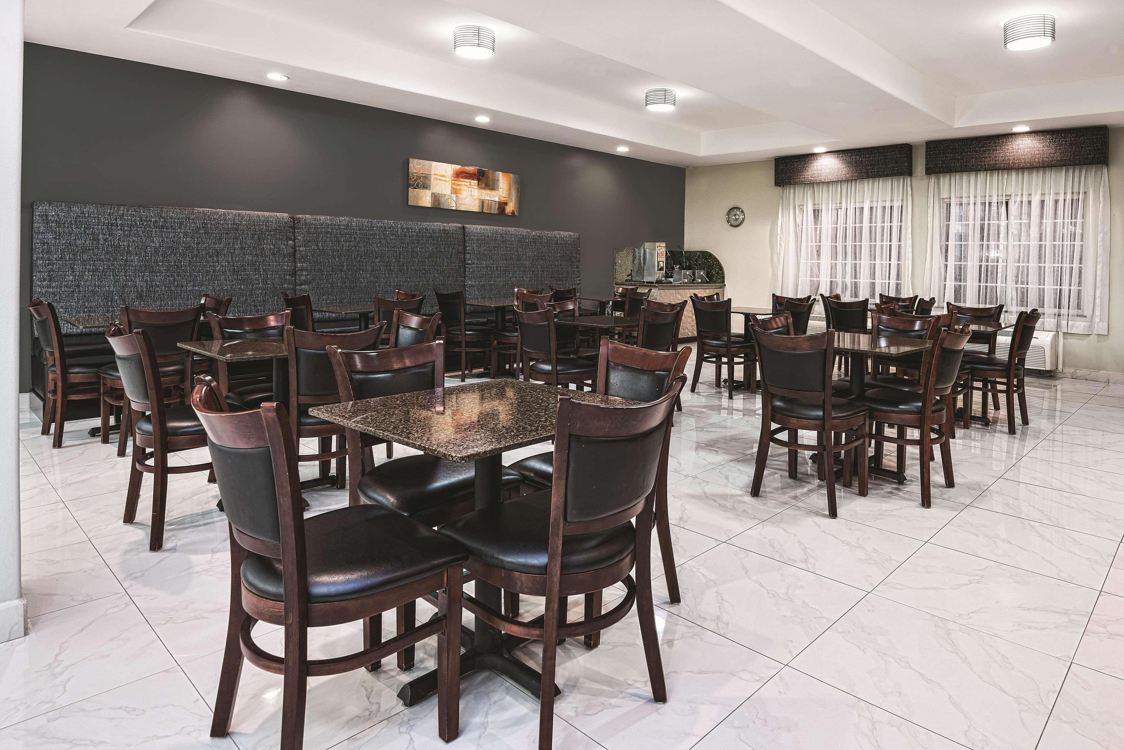 La Quinta & By Wyndham Outlet Mall 3* Mercedes