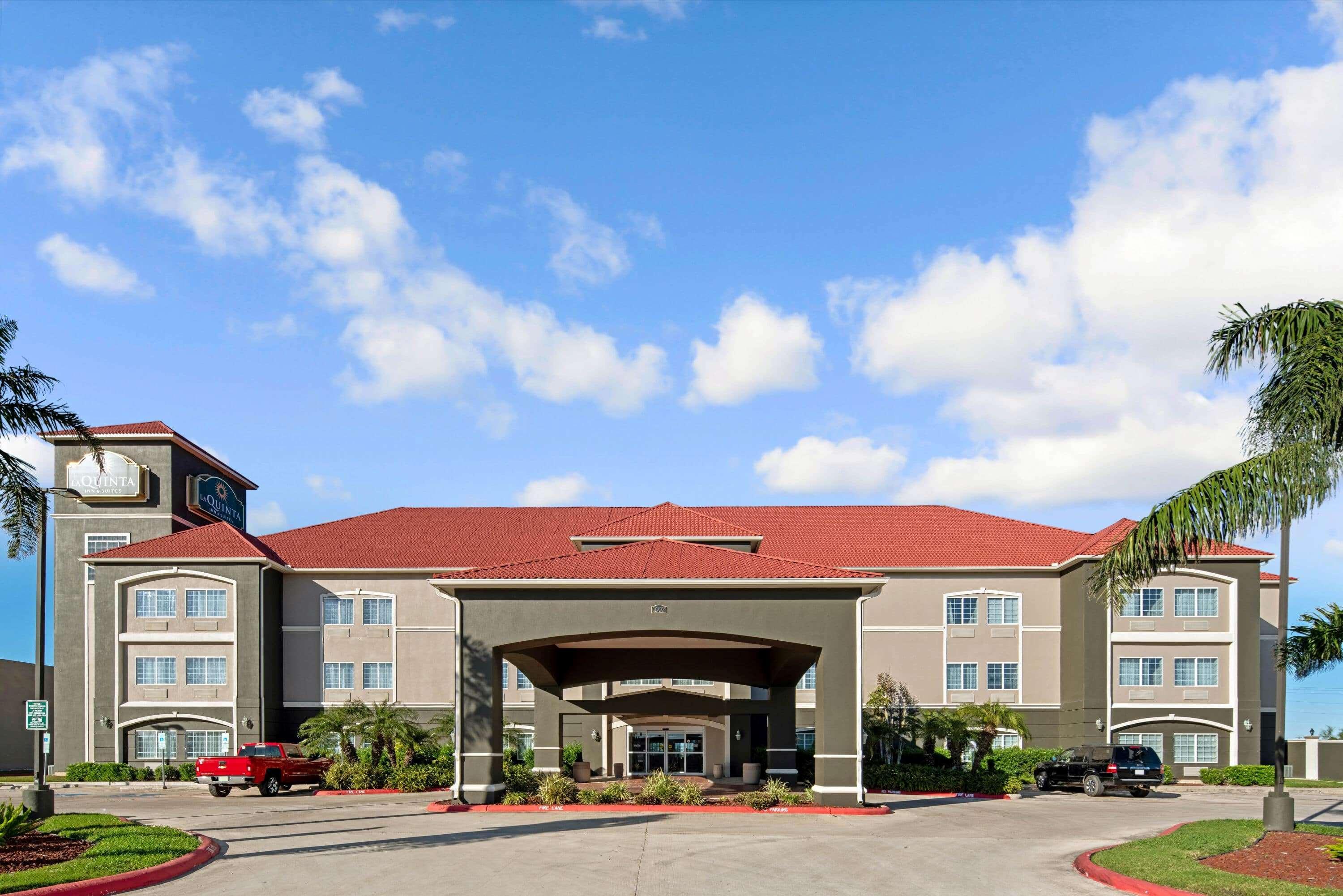 Hotel La Quinta & By Wyndham Outlet Mall