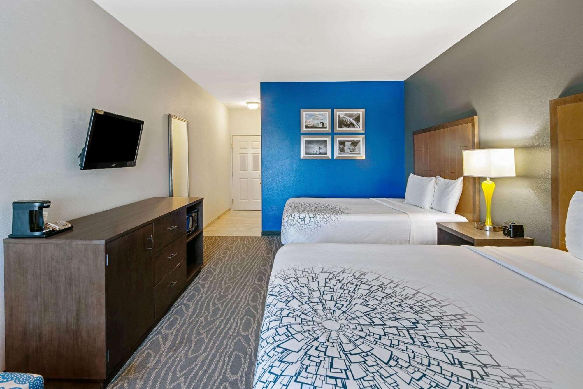 La Quinta & By Wyndham Outlet Mall 3*