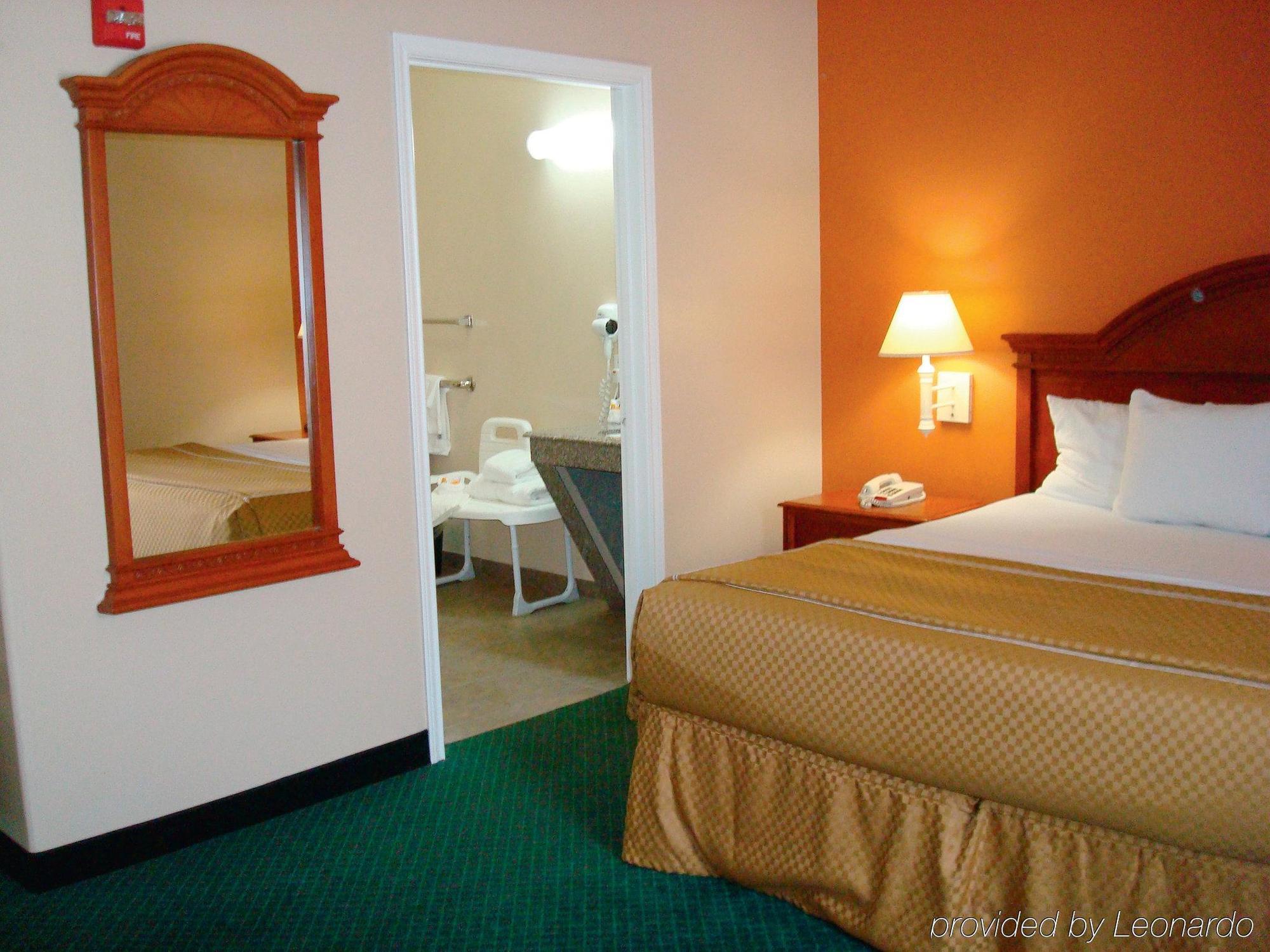 Hotel La Quinta & By Wyndham Outlet Mall 3*