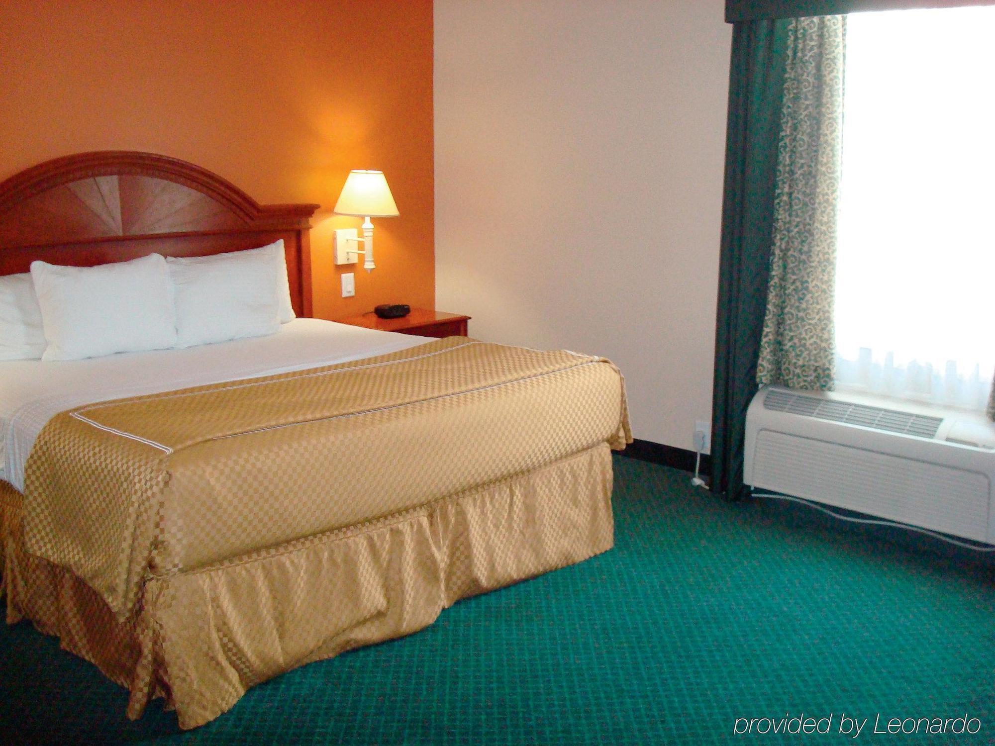 Hotel La Quinta & By Wyndham Outlet Mall