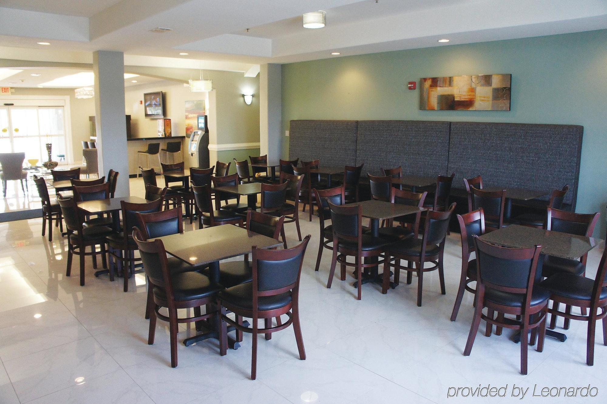 La Quinta & By Wyndham Outlet Mall Hotel
