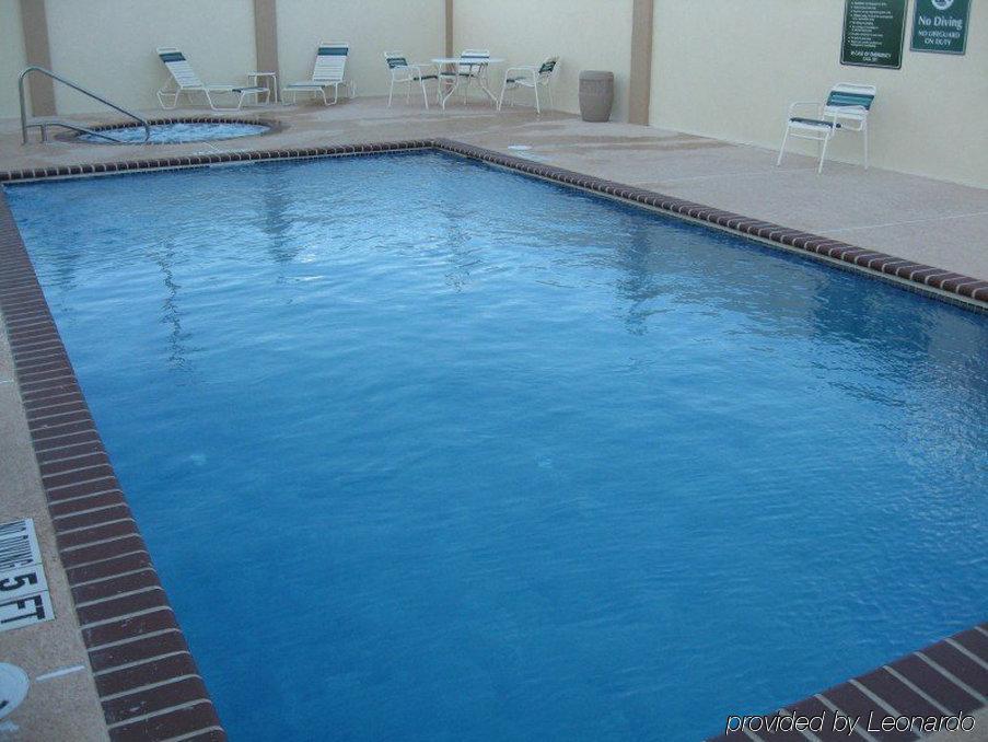 Hotel La Quinta & By Wyndham Outlet Mall Mercedes