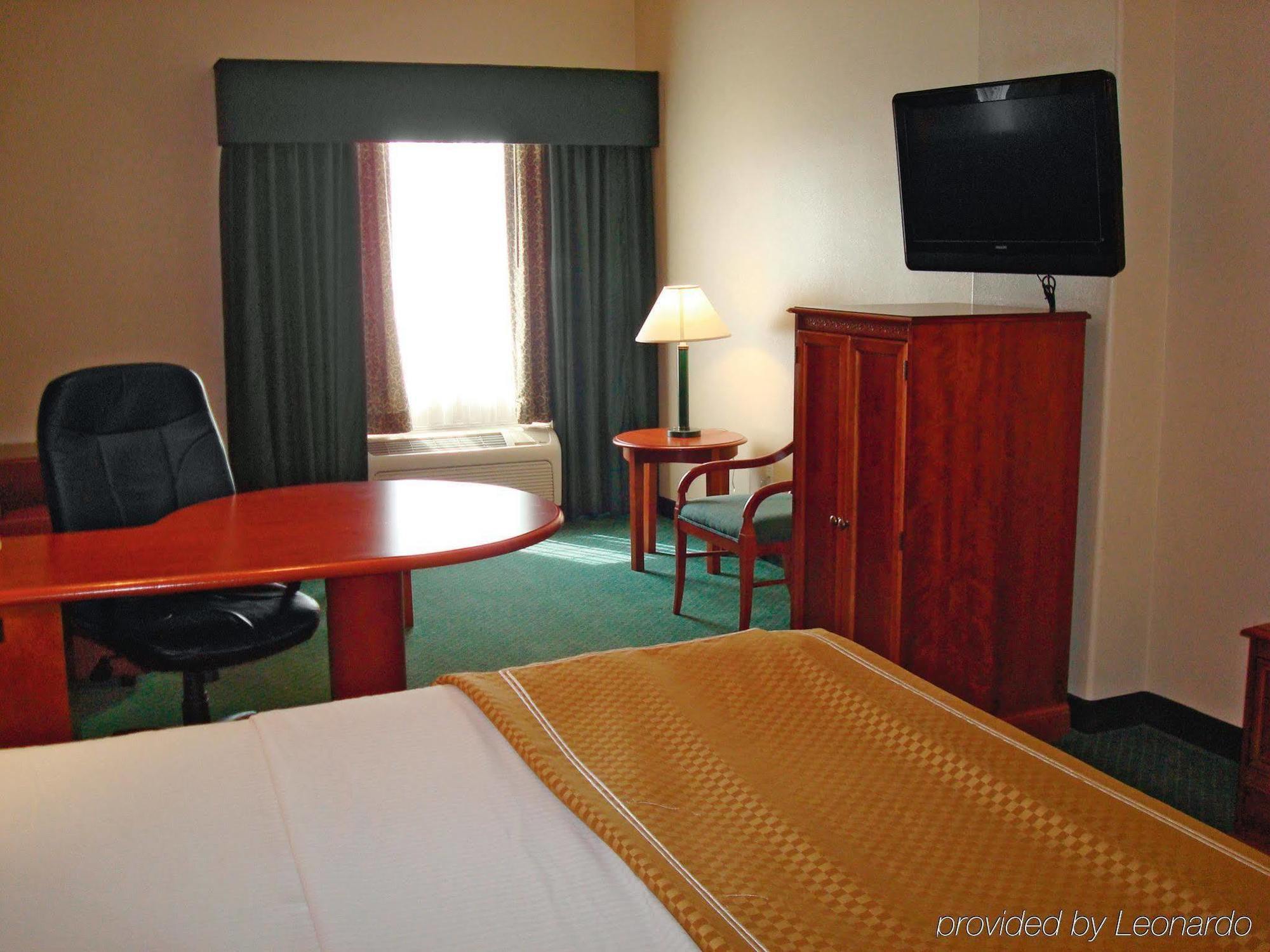 Hotel La Quinta & By Wyndham Outlet Mall
